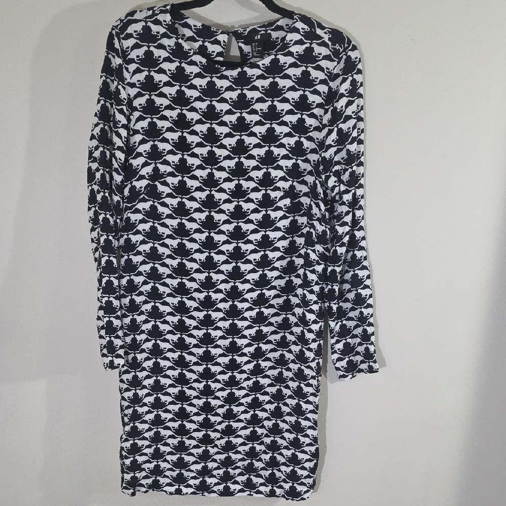 H&M Black and White Geometric Long Sleeve Dress